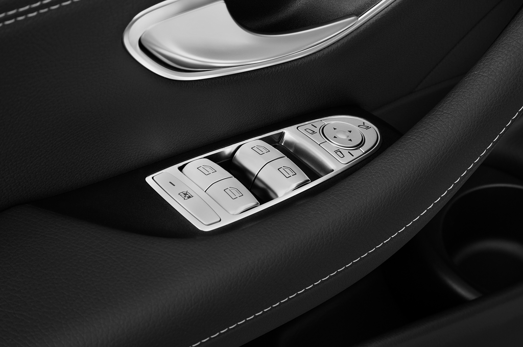 Mercedes E Class (Baujahr 2021) AMG Line 5 Türen Bedienungselemente Tür