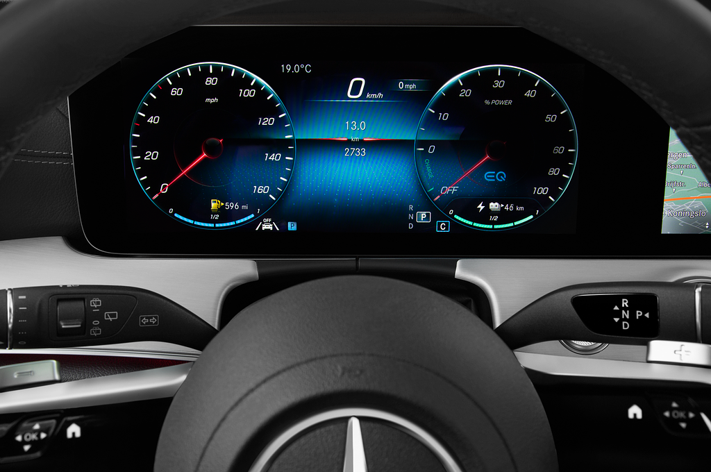 Mercedes E Class (Baujahr 2021) AMG Line 5 Türen Tacho und Fahrerinstrumente