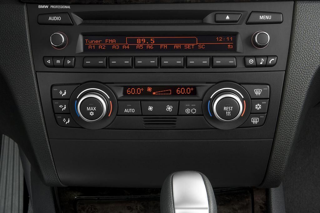 BMW 1 Series (Baujahr 2010) 125i 2 Türen Temperatur und Klimaanlage