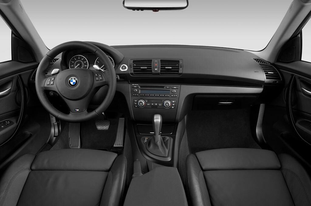 BMW 1 Series (Baujahr 2010) 135i 2 Türen Cockpit und Innenraum