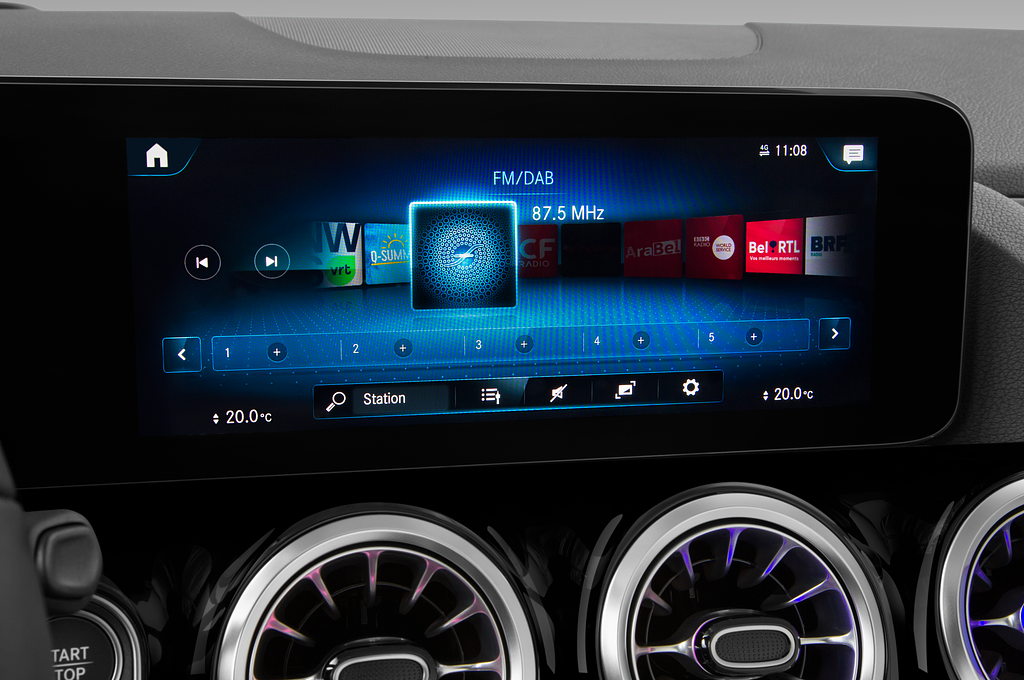 Mercedes EQA (Baujahr 2021) Business Line 5 Türen Radio und Infotainmentsystem