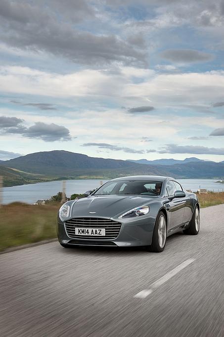 Das Fahrwerk wurde beim Aston Martin Rapide S verbessert