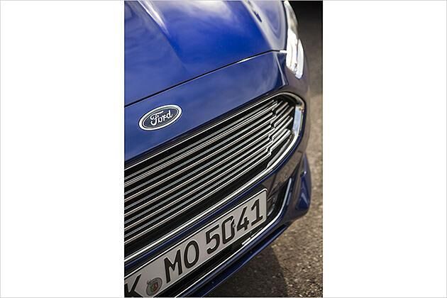 Den verchromten Grill kennen Ford-Fans schon vom Focus
