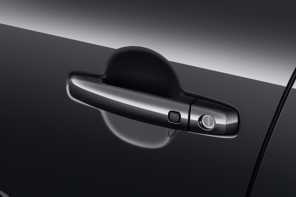 Suzuki S-Cross Hybrid (Baujahr 2022) Comfort 5 Türen Türgriff