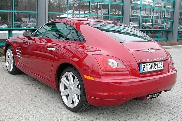 Der runde Rücken des Coupés erinnert entfernt an klassische Bugatti