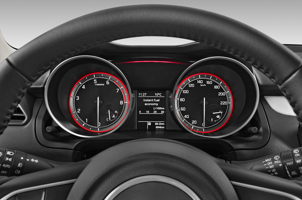 Suzuki Swift (Baujahr 2021) Comfort Hybrid 5 Türen Tacho und Fahrerinstrumente