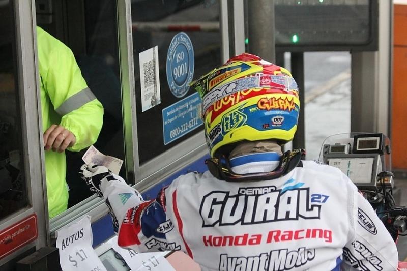 Bei der Rallye Dakar müssen Rennfahrer noch Maut bezahlen.