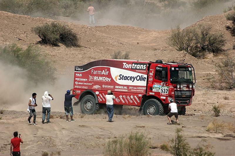 Die gewaltigen Trucks sorgen für mächtig Aufsehen.