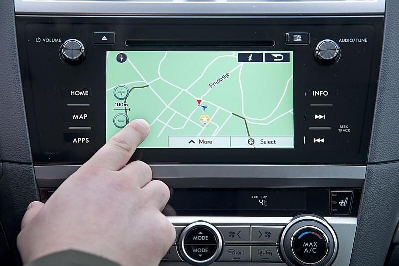 Der Touchscreen lässt sich wie ein iPhone mit den Fingern steuern