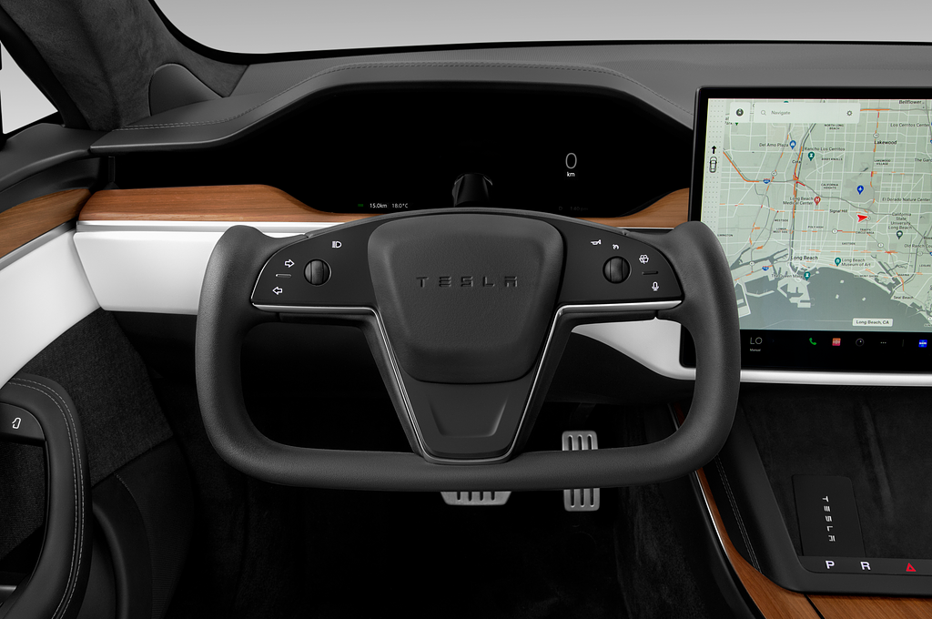 Tesla Model S (Baujahr 2021) Plaid 5 Türen Lenkrad
