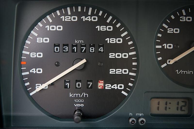 Selbstbewusst: Der Tacho reicht bis 240 km/h