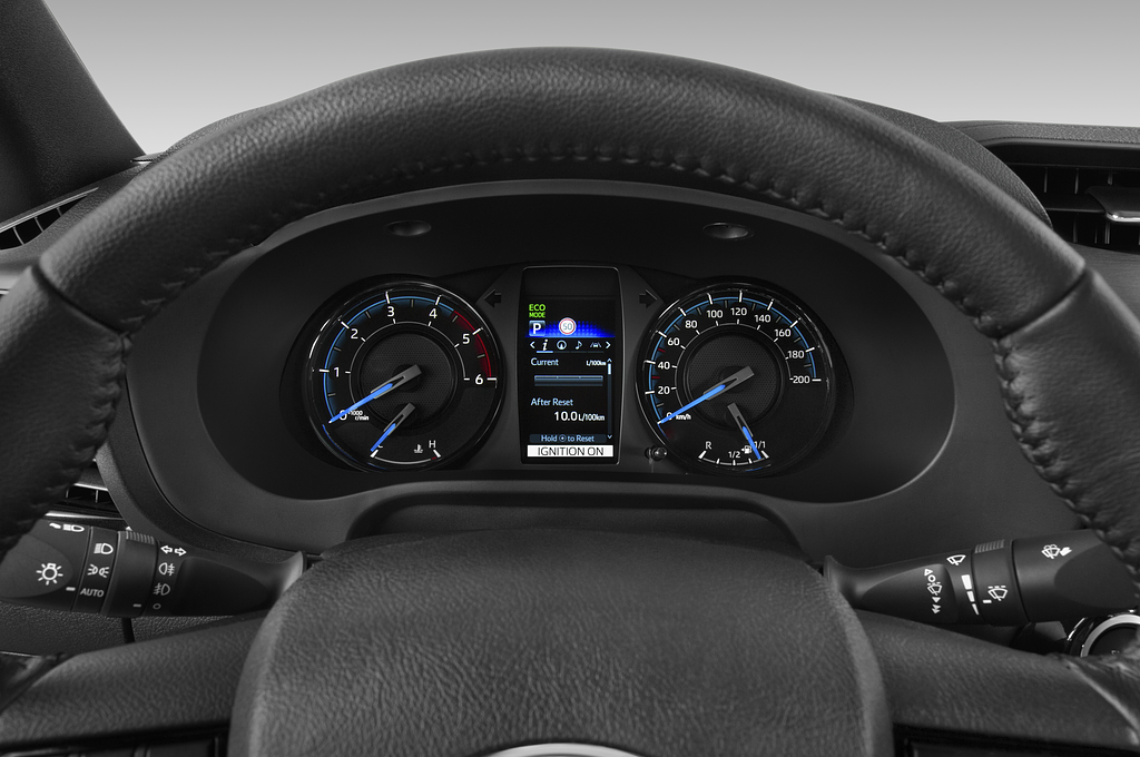 Toyota Hilux (Baujahr 2021) Invincible Crew Cab 4 Türen Tacho und Fahrerinstrumente