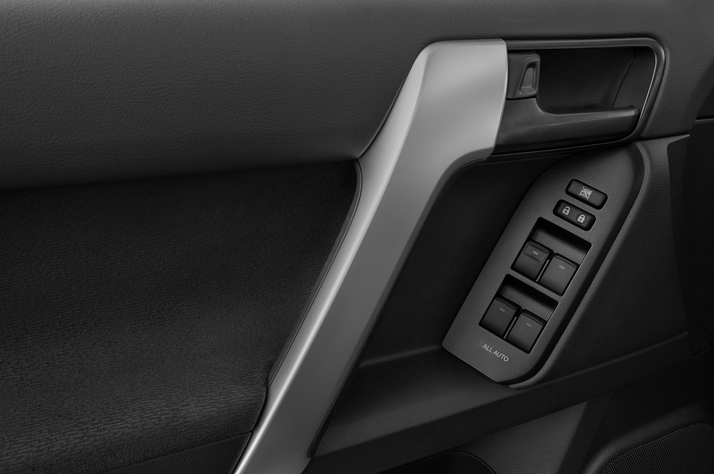 Toyota Land Cruiser 150 (Baujahr 2021) Comfort - 5 Turer 5 Türen Bedienungselemente Tür