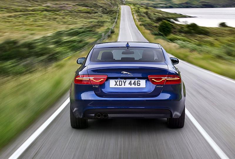 Jaguar XE Jahrgang 2015 - knappes Heck