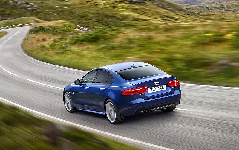 Jaguar XE Jahrgang 2015 - das Basismodell leistet 163 PS