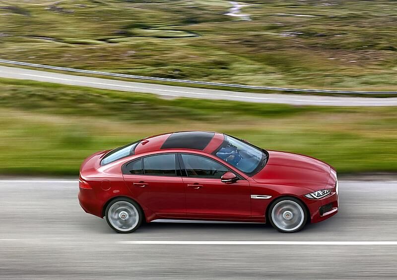 Jaguar XE Jahrgang 2015 - der 200 PS starke Basisbenziner kostet 36.450 Euro