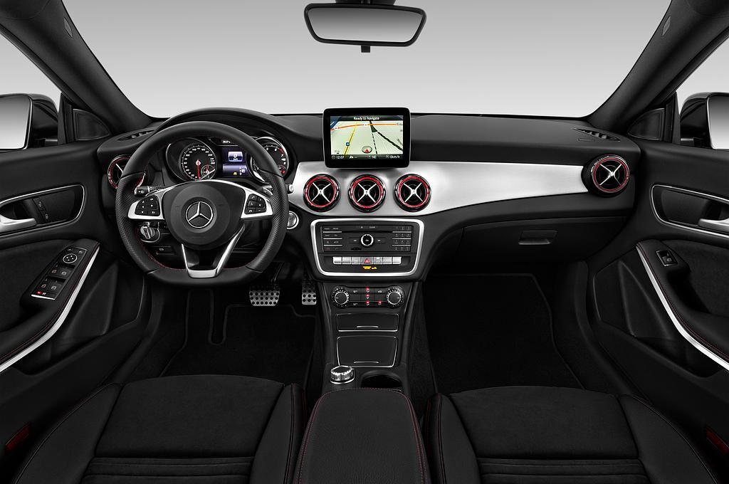 Mercedes CLA Shooting Brake (Baujahr 2018) Sport 5 Türen Cockpit und Innenraum