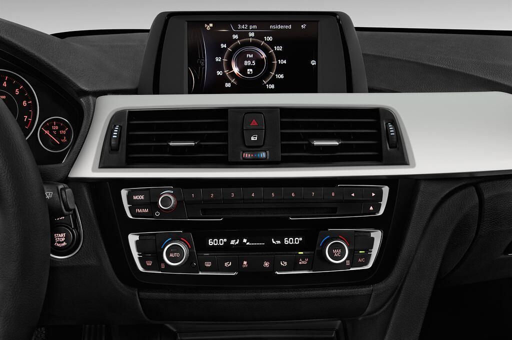 BMW 3 Series (Baujahr 2017) Advantage 4 Türen Radio und Infotainmentsystem