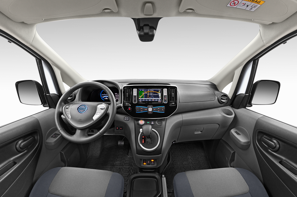 Nissan e-NV200 (Baujahr 2021) Regular Cab 4 Türen Cockpit und Innenraum