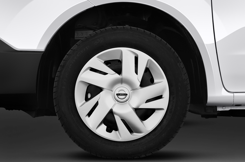 Nissan e-NV200 (Baujahr 2021) Regular Cab 4 Türen Reifen und Felge