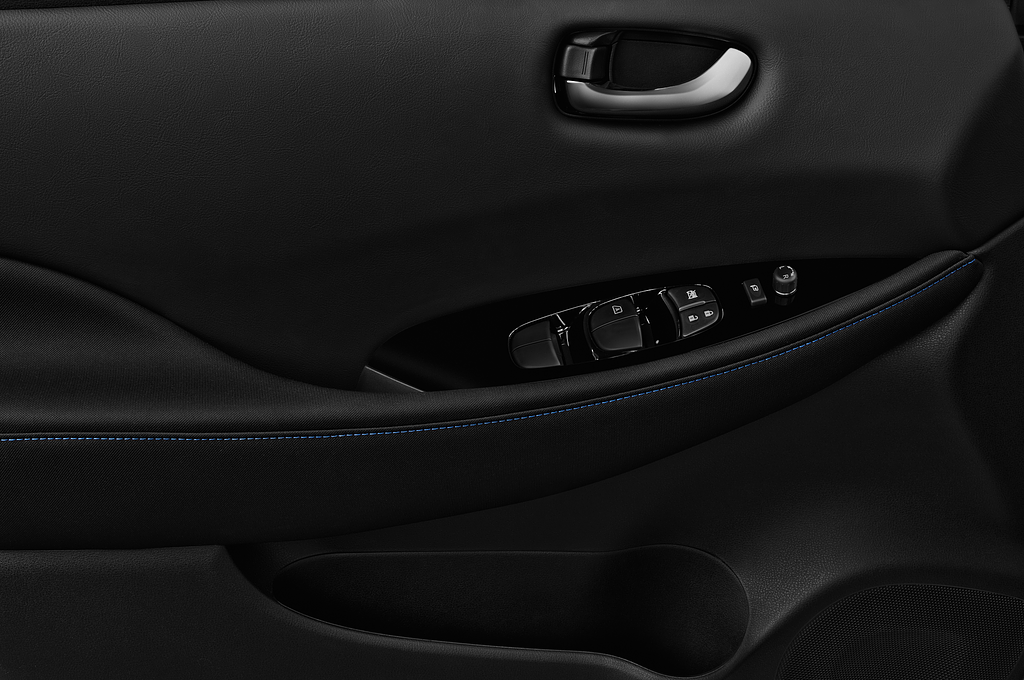 Nissan Leaf (Baujahr 2018) N Connecta 5 Türen Bedienungselemente Tür
