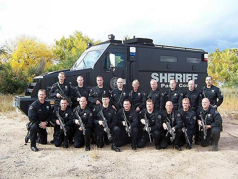 SWAT Teams in den USA mit Panzerfahrzeugen
