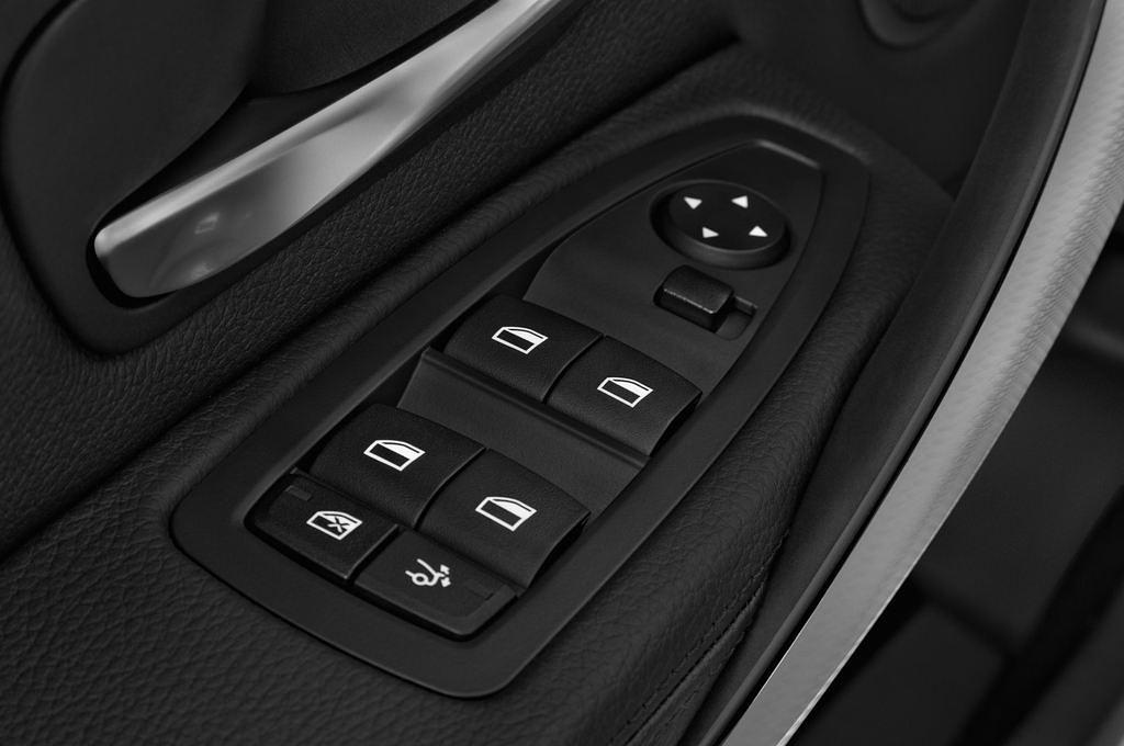 BMW 3 Series (Baujahr 2016) - 5 Türen Bedienungselemente Tür