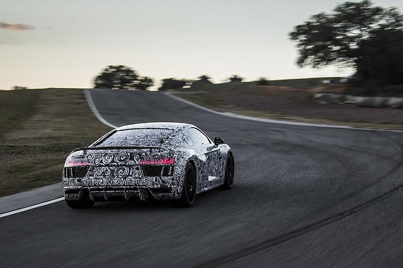 Bei der Höchstgeschwindigkeit zeigt der Audi R8 2015 dem Technik-Bruder Lamborghini Huracan die Rücklichter