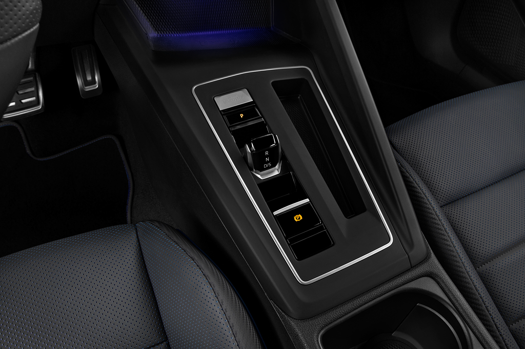 Volkswagen Golf R (Baujahr 2022) R 5 Türen Schalthebel