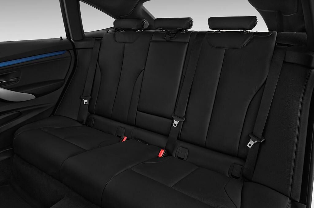 BMW 3 Series (Baujahr 2016) - 5 Türen Rücksitze
