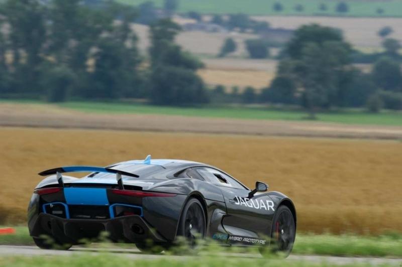 Jaguar und Land Rover liefern neben dem C-X75 noch weitere Fahrzeuge