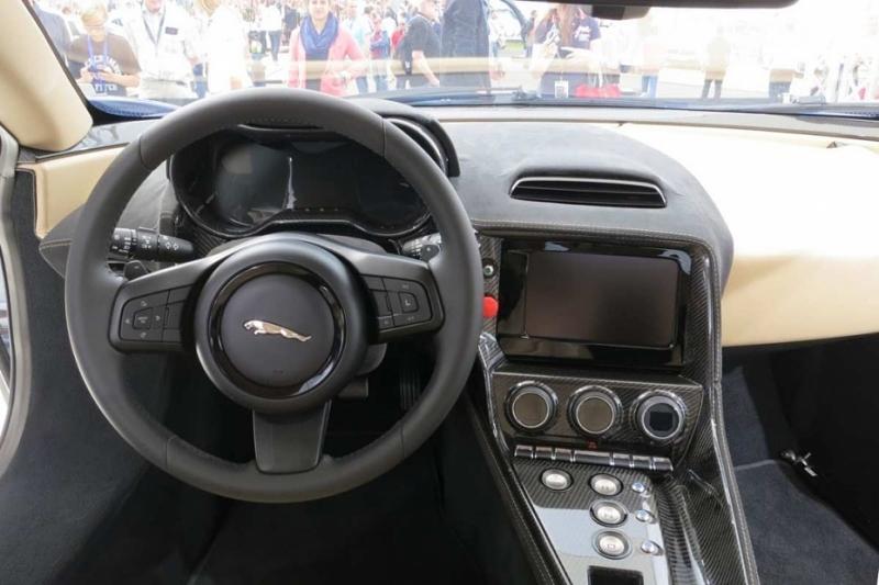 Das Cockpit des Jaguar C-X75