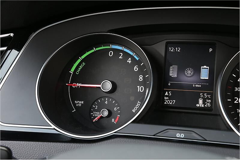VW Passat GTE - Powermeter statt Drehzahlmesser