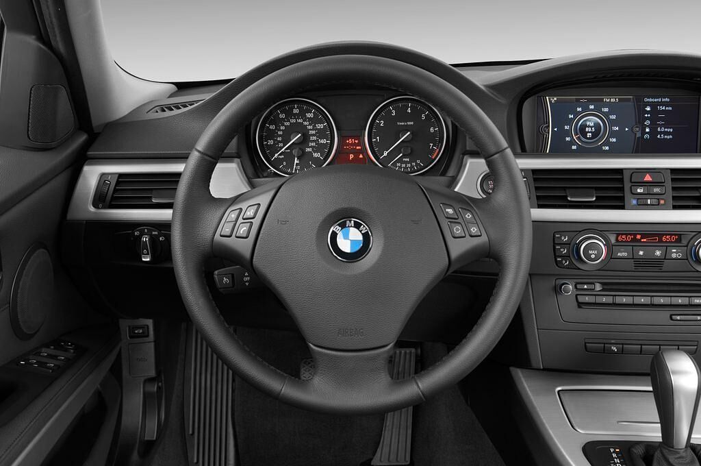 BMW 3 Series (Baujahr 2010) 325i Touring 5 Türen Lenkrad