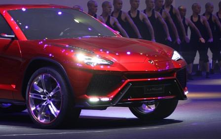 Lamborghini Urus mit Lamborghini-Chef Stephan Winkelmann