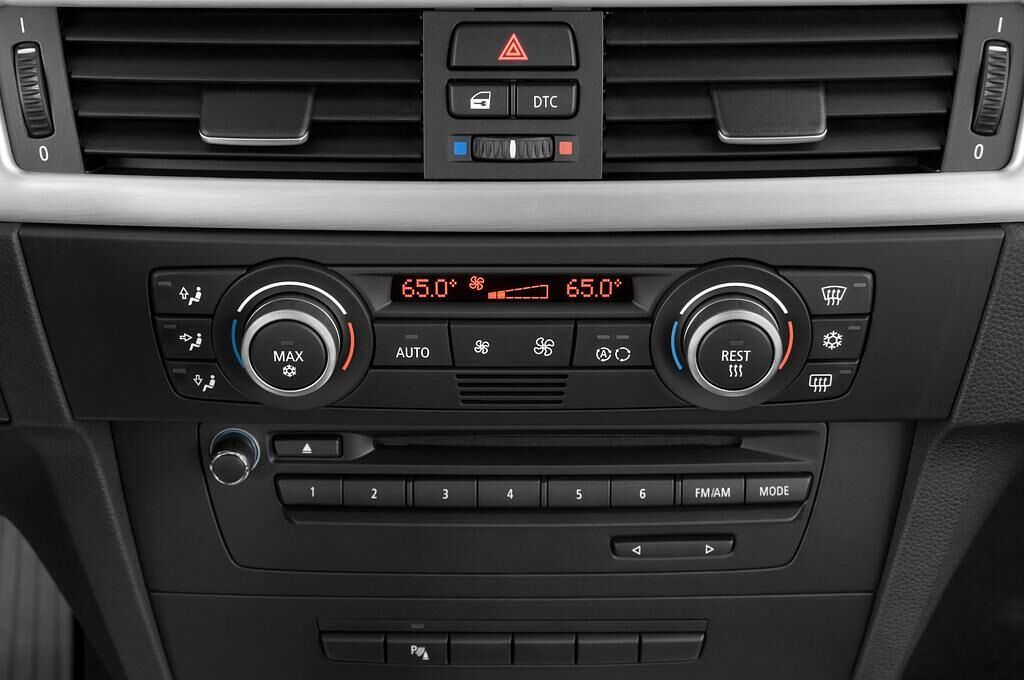 BMW 3 Series (Baujahr 2010) 325i Touring 5 Türen Temperatur und Klimaanlage
