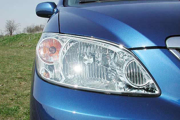 Für 2004 überarbeitet: Scheinwerfer in Klarglasoptik