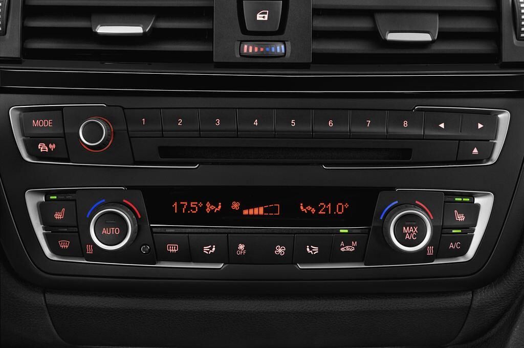 BMW 3 Series (Baujahr 2013) Sport Line 5 Türen Radio und Infotainmentsystem