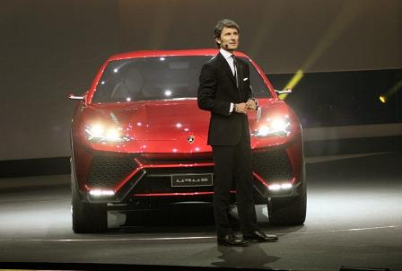 Lamborghini Urus mit Lamborghini-Chef Stephan Winkelmann