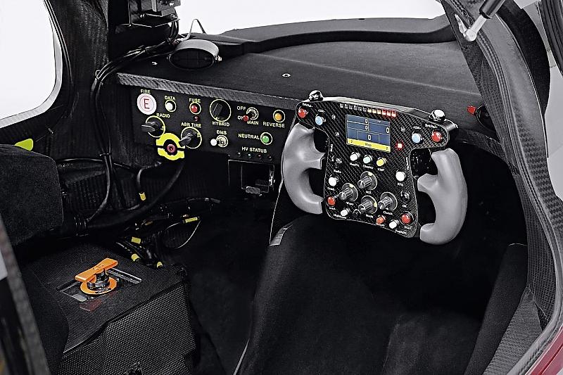 Das Cockpit des Audi R18 e-tron