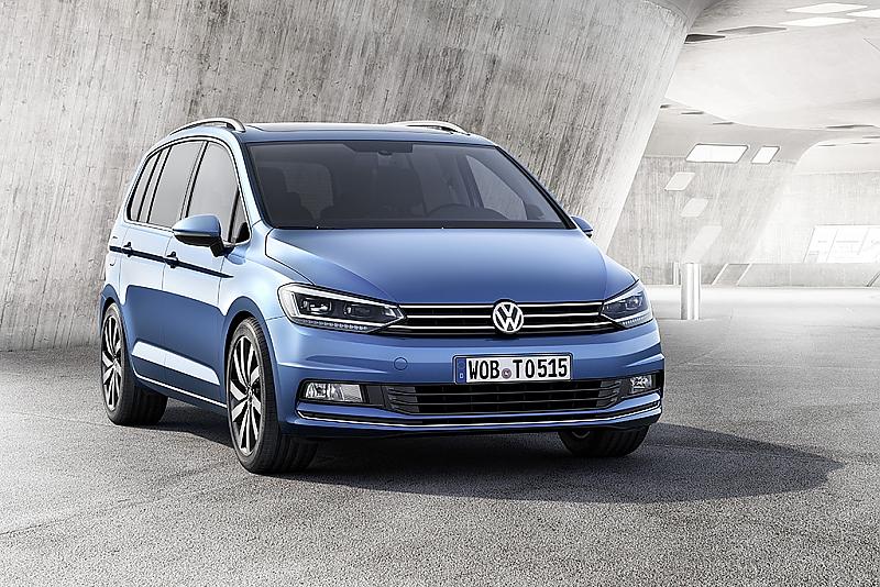 VW Touran 2016 - mit dem neuen Markengesicht