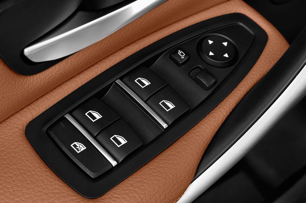 BMW 3 Series (Baujahr 2016) M Sport 5 Türen Bedienungselemente Tür