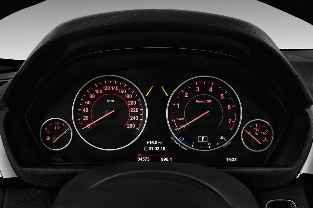 BMW 3 Series (Baujahr 2016) M Sport 5 Türen Tacho und Fahrerinstrumente