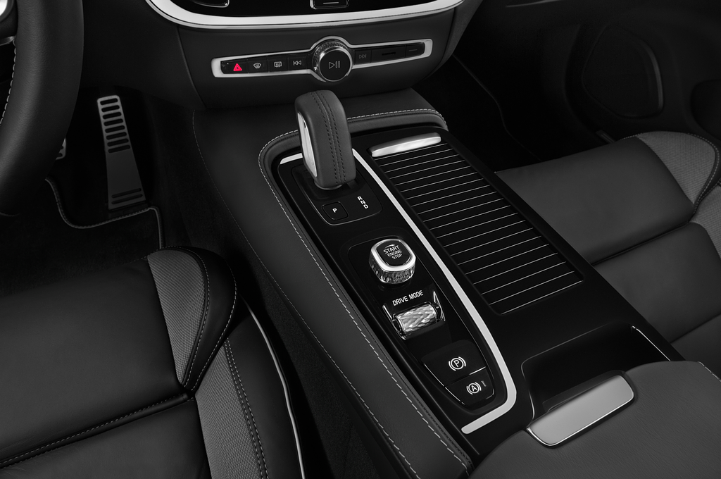 Volvo S60 Recharge (Baujahr 2021) Polestar Engineered 4 Türen Schalthebel