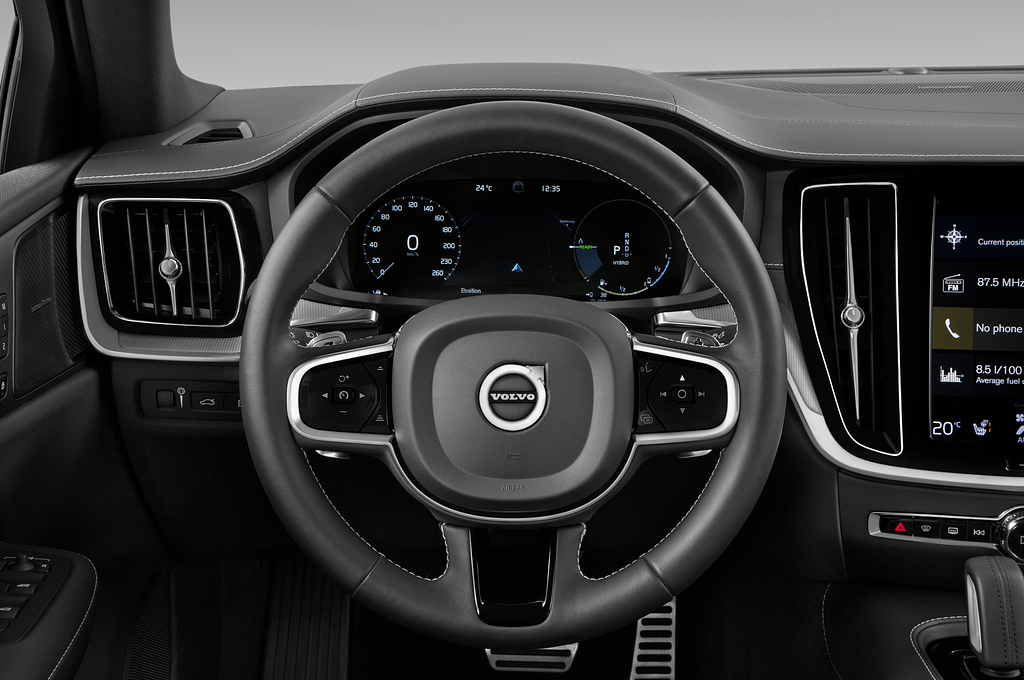 Volvo S60 Recharge (Baujahr 2021) Polestar Engineered 4 Türen Lenkrad