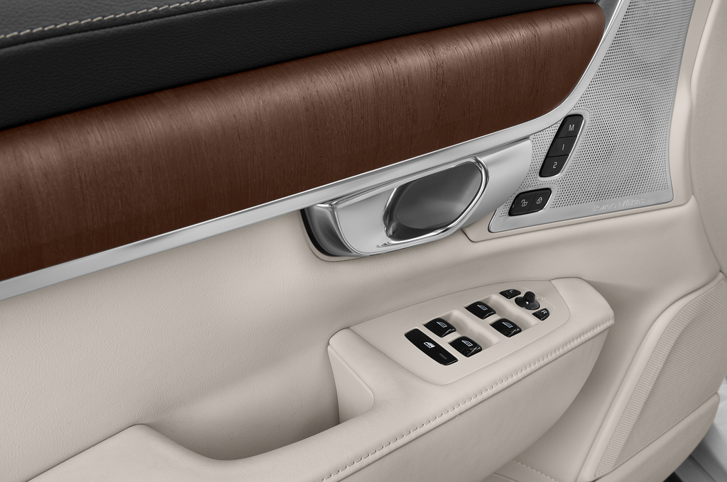 Volvo S90 Recharge (Baujahr 2021) Inscription 4 Türen Bedienungselemente Tür