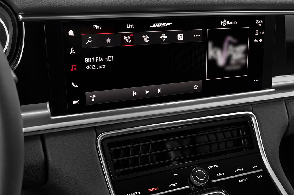 Porsche Panamera (Baujahr 2022) Base 5 Türen Radio und Infotainmentsystem