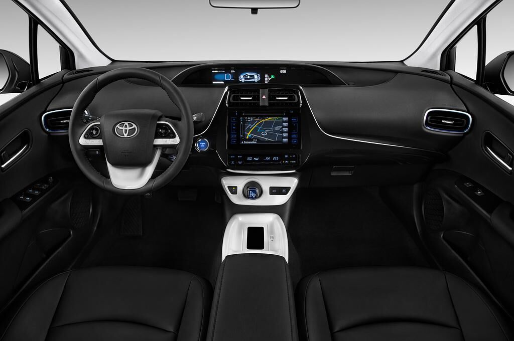 Toyota Prius (Baujahr 2018) Executive 5 Türen Cockpit und Innenraum