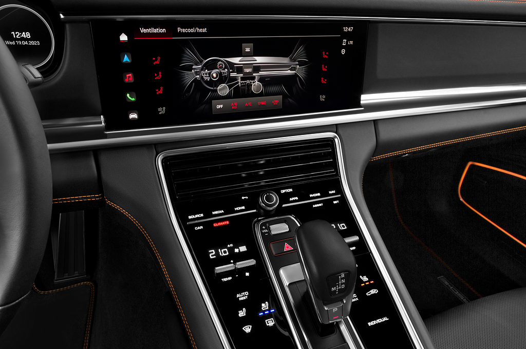 Porsche Panamera (Baujahr 2023) 4 PHEV Sport Turismo 5 Türen Temperatur und Klimaanlage