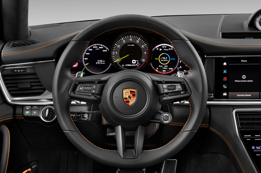 Porsche Panamera (Baujahr 2023) 4 PHEV Sport Turismo 5 Türen Lenkrad